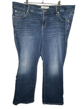 Torrid Medium Wash Mid-Rise Slim Boot Cut Short Denim Jeans